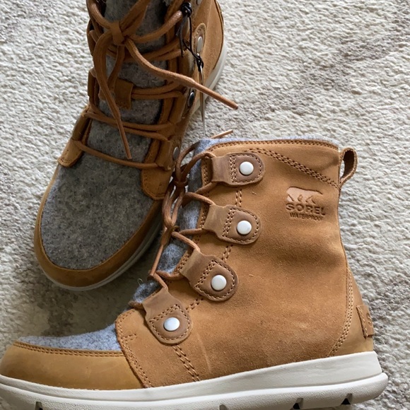 - NEW- Sorel Explorer Joan boots - Picture 7 of 11